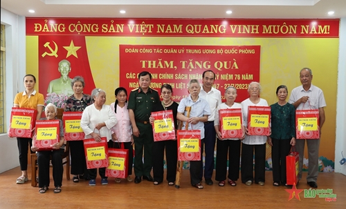 Quân ủy Trung ương, Bộ Quốc phòng thăm, tặng quà người có công tại Lào Cai